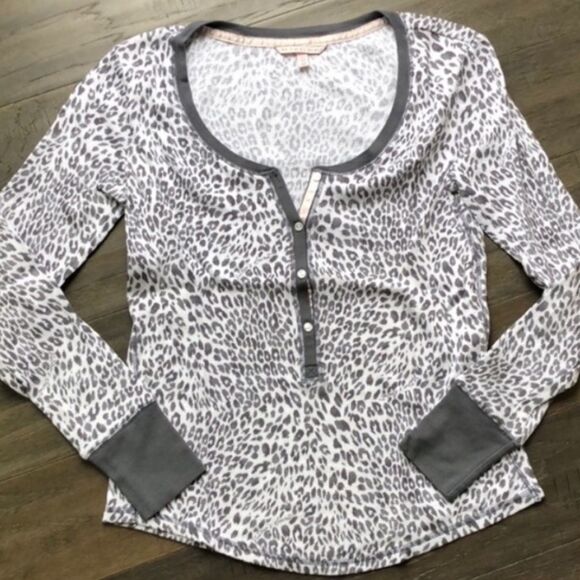 ✨ Victoria's Secret Fireside Thermal PJs Leopard Top✨ - Picture 7 of 7
